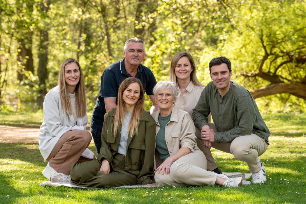 Groepsfoto familie op Buitenhof de Leistert in Roggel